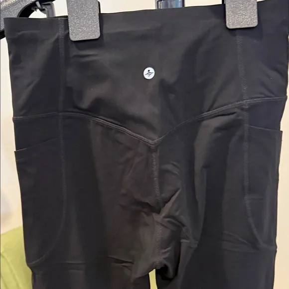 HALARA Black High-Rise Leggings - Picture 4 of 6